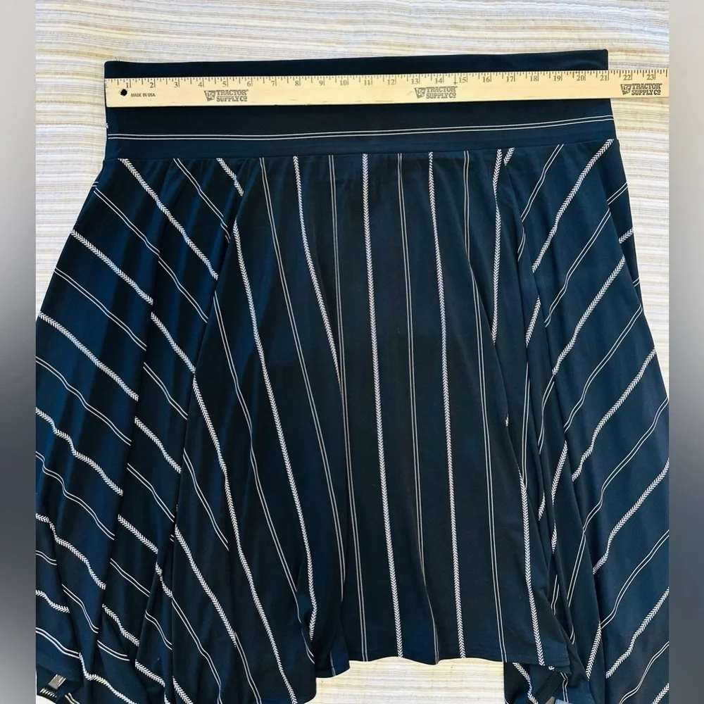 Lane Bryant Women's Black and White Sharkbite Hem Striped Skirt, Sz 22/24 NWT